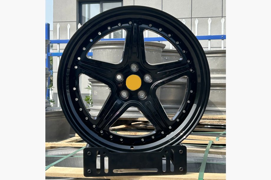 Ferrari 575M Maranello Smidda fälgar OEM R19 V2 (4 st) Image