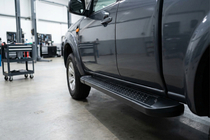 Mazda BT-50 2007–2012 Sidosteg Allmond Black (2 st, aluminium) foto 1