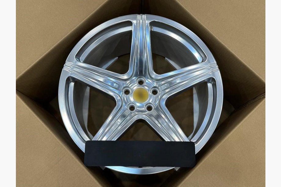 Ferrari 550 Smidda OEM-fälgar R20 V3 (4 st) Image