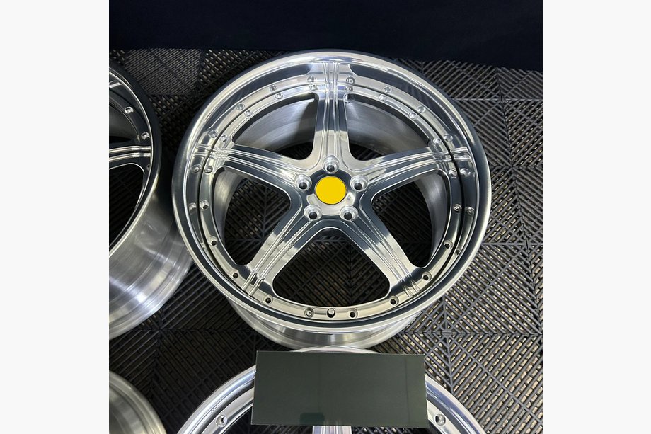 Ferrari 550 Smidda OEM-fälgar R19 (4 st) Image