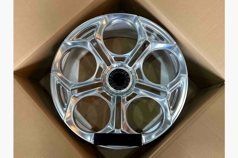 Lamborghini Countach OEM smidda fälgar R20/R21 (4 st) Image