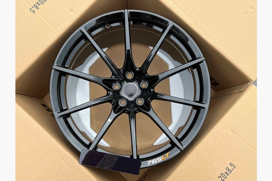McLaren 765LT OEM smidda fälgar R19 R20 V1 (4 st) Image