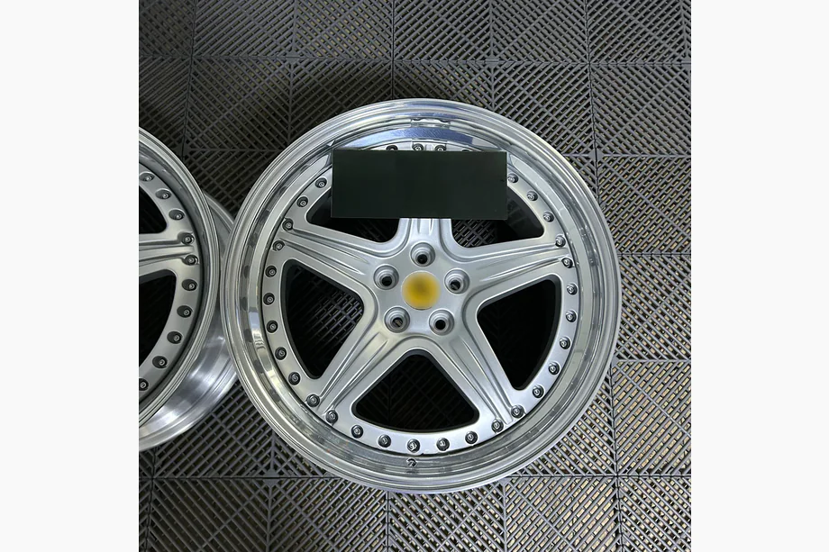 Ferrari 456 Smidda OEM-fälgar R19 (4 st) Image
