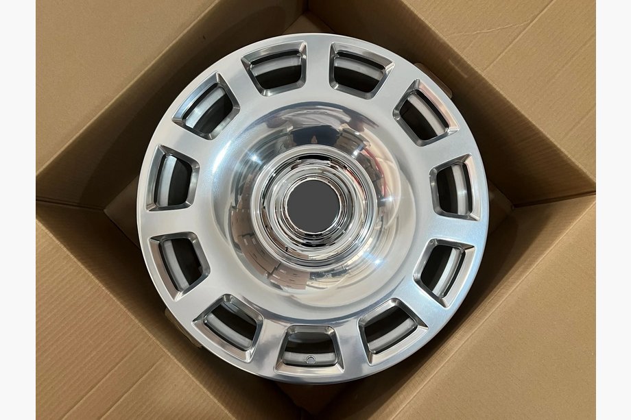 Rolls-Royce Spectre 2023– Smidda OEM-fälgar R21/R22 (4 st.) Image