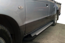 Mazda BT-50 2007–2012 Sidosteg X5-typ (2 st, aluminium) foto 1