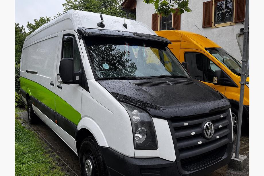 Volkswagen Crafter 2006–2016 Vindrutevisir V-4 (svart högglans, 5 mm) Foto 1