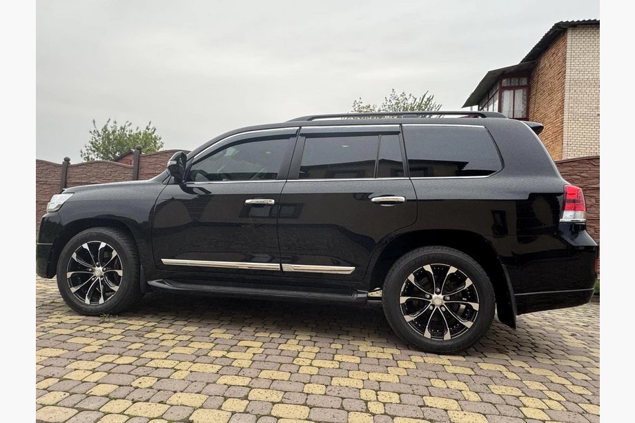 Toyota Land Cruiser 200 2007–2021 Vindavvisare med kromlist Niken Luxury (4 st) Foto 5