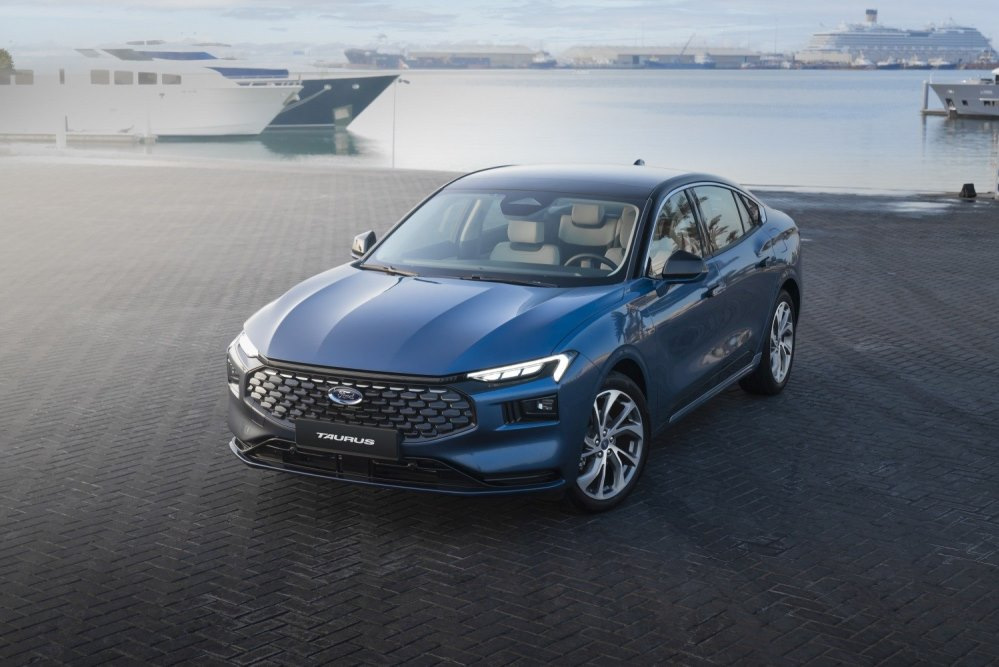 Ford Taurus i 8:e generationen: Test av en komfortabel sedan