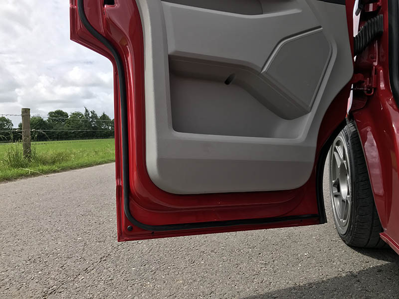 Extra dörrtätningar till bilen: Komfort och tystnad