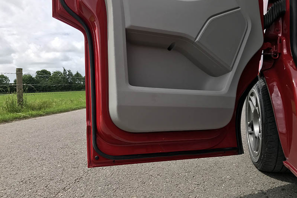 Extra dörrtätningar till bilen: Komfort och tystnad