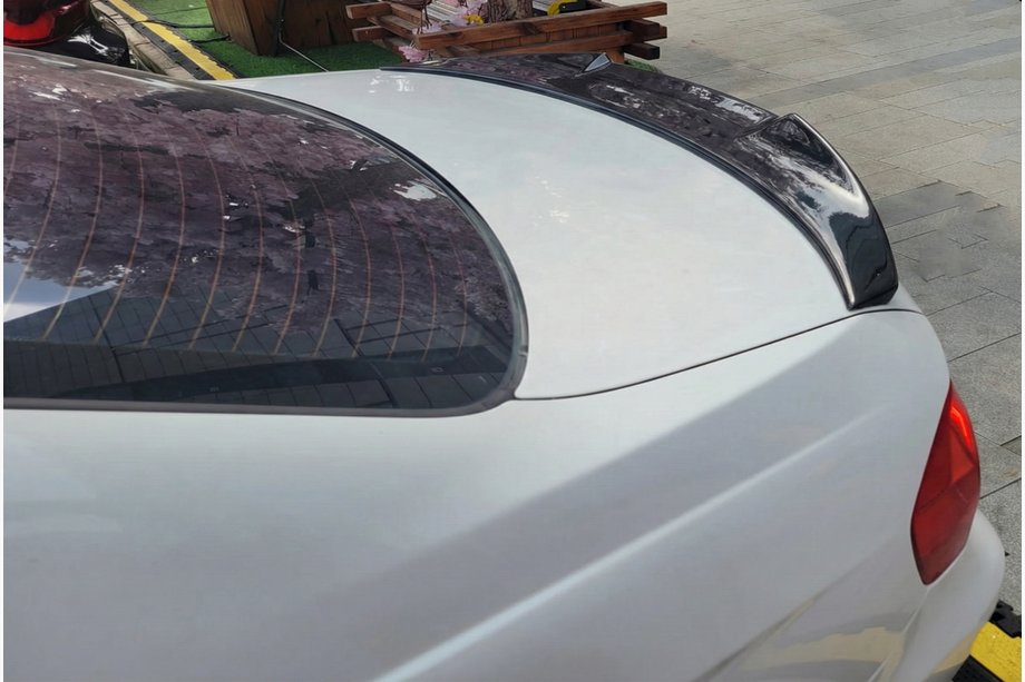 BMW 3-serie E90/E91 2005–2011 Spoiler i M4-stil (för E90, blanksvart) Image