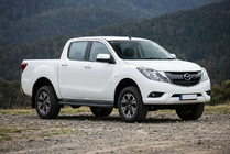 Mazda BT-50 2012– Sidosteg Bosphorus Black (2 st, aluminium) foto 1
