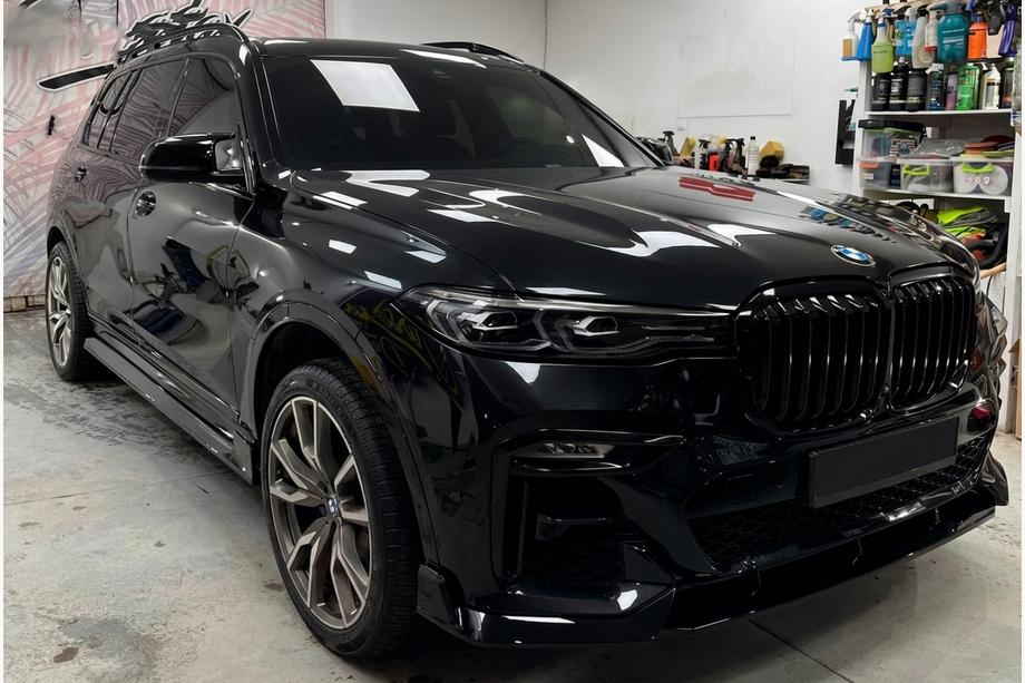 BMW X7 G07 2019– Frontläpp till främre stötfångare Paradigm Black Knight V2 (2018-2022, M-Sport) Image
