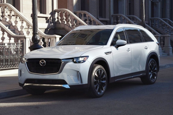 Test av Mazda CX-90: flaggskeppscrossover med tre sätesrader