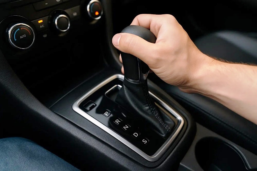 Vad betyder bokstäver och siffror på växelväljaren för automatlådan: alla lägen förklarade
