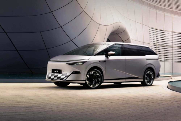 Test av XPeng X9: futuristisk elektrisk MPV för familjeresor