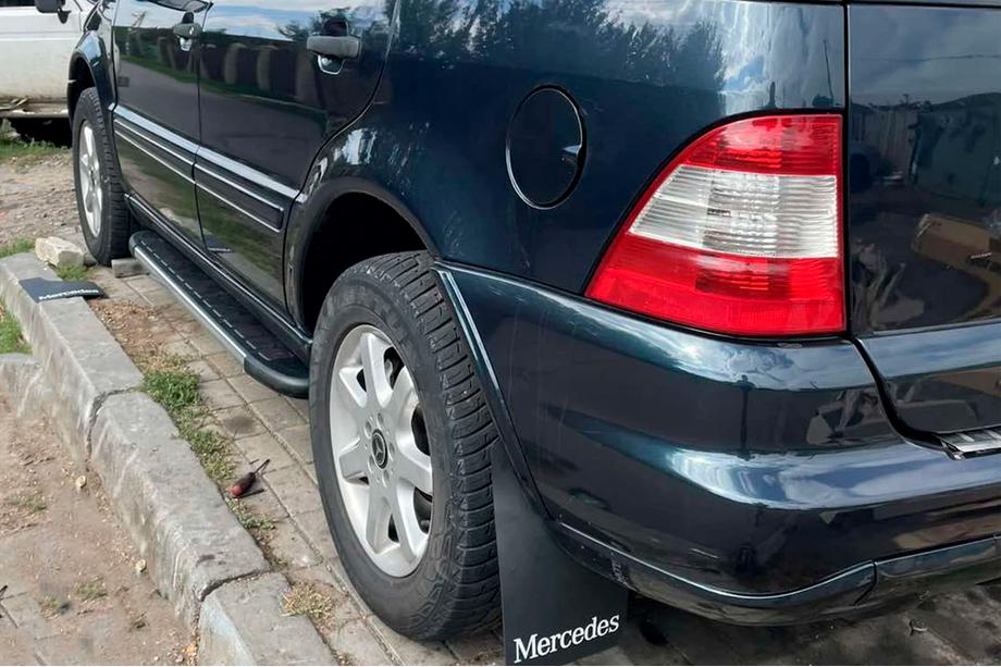 Mercedes ML W163 1997–2005 Sidosteg Duru (2 st, aluminium) Image