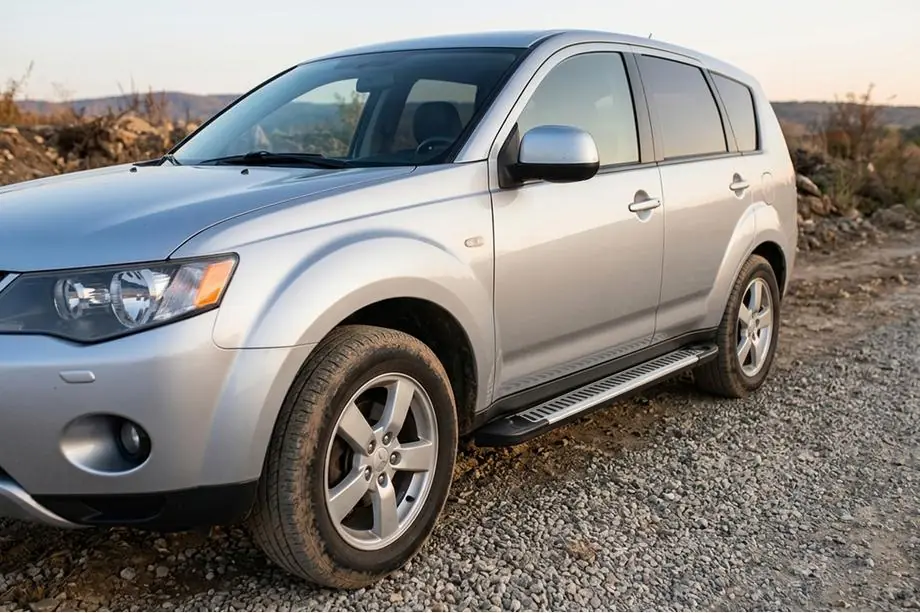 Mitsubishi Outlander 2006–2012 Sidosteg Line (2 st, aluminium) Image