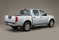 Nissan Navara 2006–2015 Sidosteg Line (2 st, aluminium) foto 1