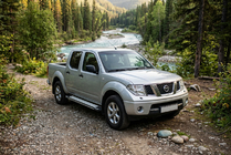 Nissan Navara 2006–2015 Sidosteg Rainbow (2 st, aluminium) foto 1