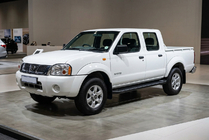 Nissan NP300 1999–2015 Sidosteg Allmond Black (2 st, aluminium) foto 1