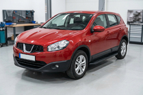 Nissan Qashqai 2010–2014 Sidosteg Bosphorus Black (2 st, aluminium) Kort hjulbas foto 1