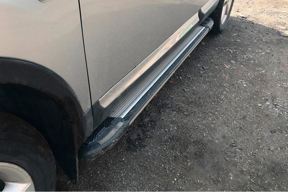 Nissan Qashqai 2014–2021 Sidosteg Rainbow (2 st, aluminium) Image