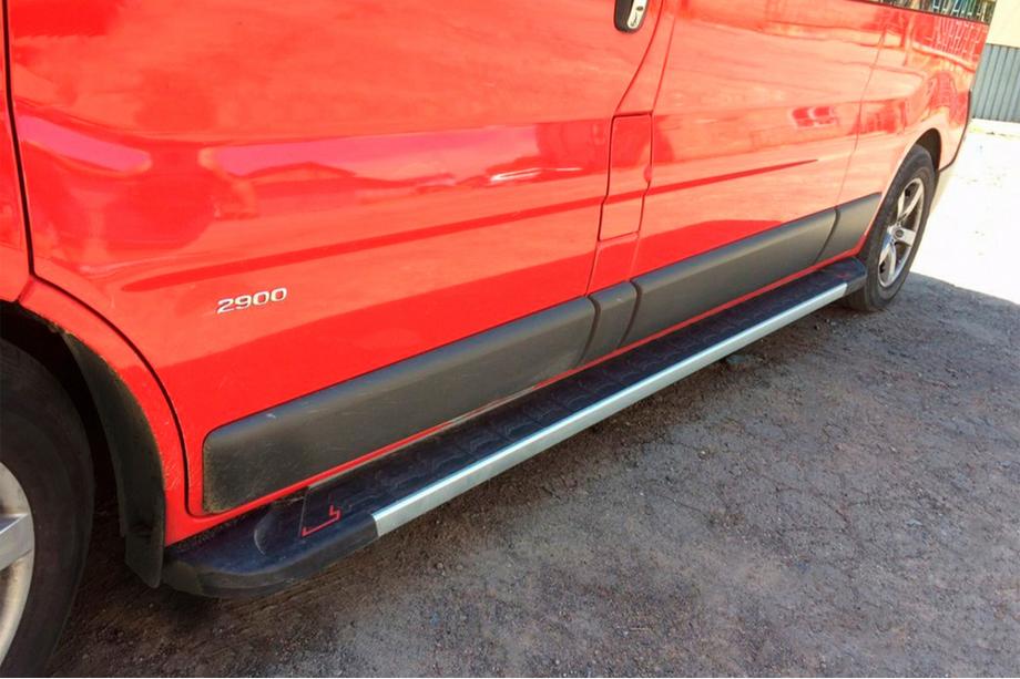 Nissan Primastar 2002–2014 Sidosteg RedLine V1 (2 st, aluminium) Image