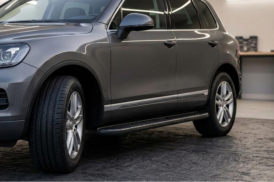 Porsche Cayenne 2003–2010 Sidosteg Bosphorus Black (2 st, aluminium) Image