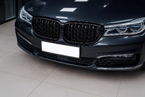BMW 7-serien G11/G12 2015–2022 Diamond Black njurgrillar (2016-2019, svart högglans) foto 1