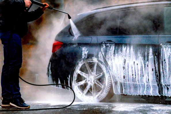 Kan man tvätta bilen på vintern? Regler för säker biltvätt