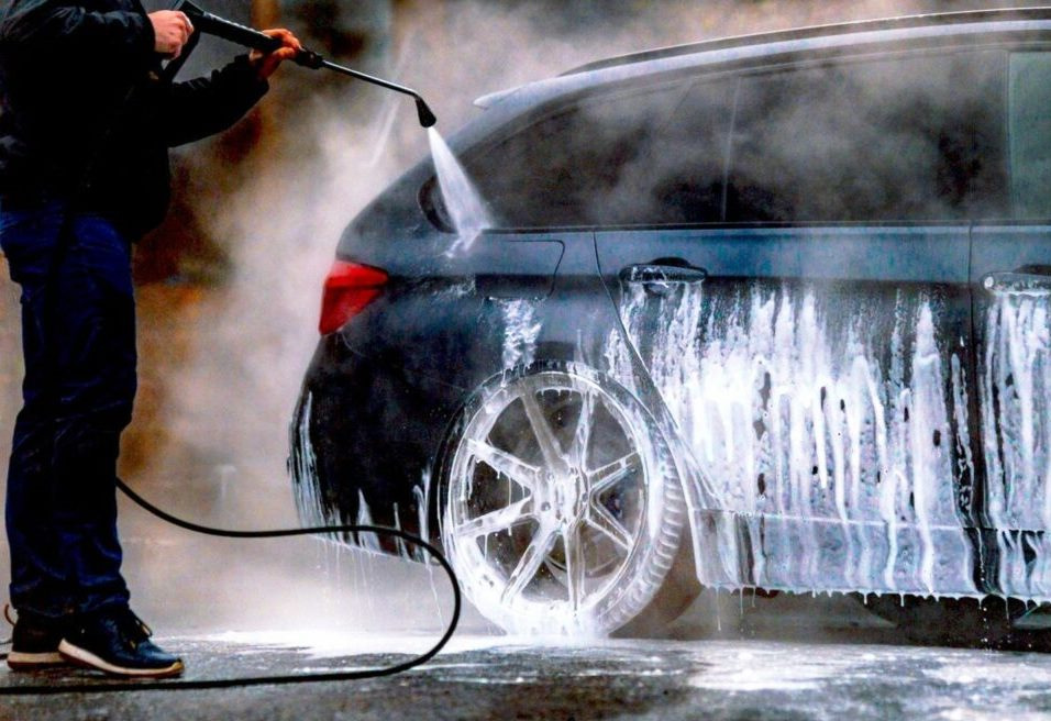 Kan man tvätta bilen på vintern? Regler för säker biltvätt