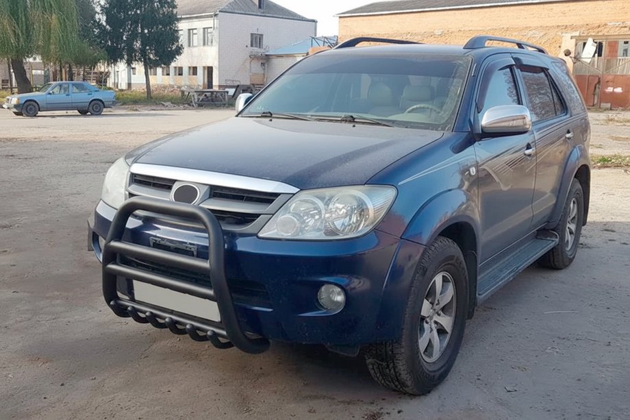 Toyota Fortuner 2006–2015 Frontbåge F12-11 Black (rostfritt stål) Image