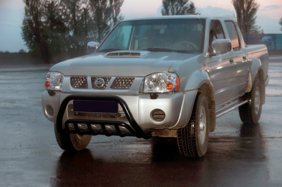 Nissan NP300 1999–2015 Kängurubåge WT002 Black (rostfritt stål) Image