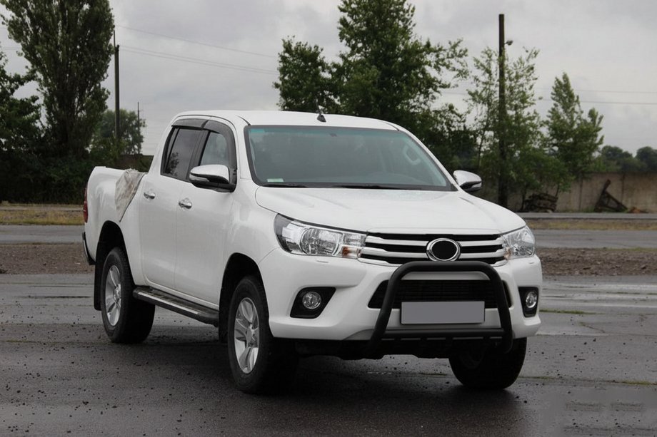 Toyota Hilux 2015– Frontbåge QT008 Black (rostfritt stål) Image