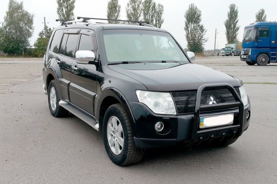 Mitsubishi Pajero Wagon IV 2006–2021 Kofångarbåge QT011 Black (rostfritt stål) Image