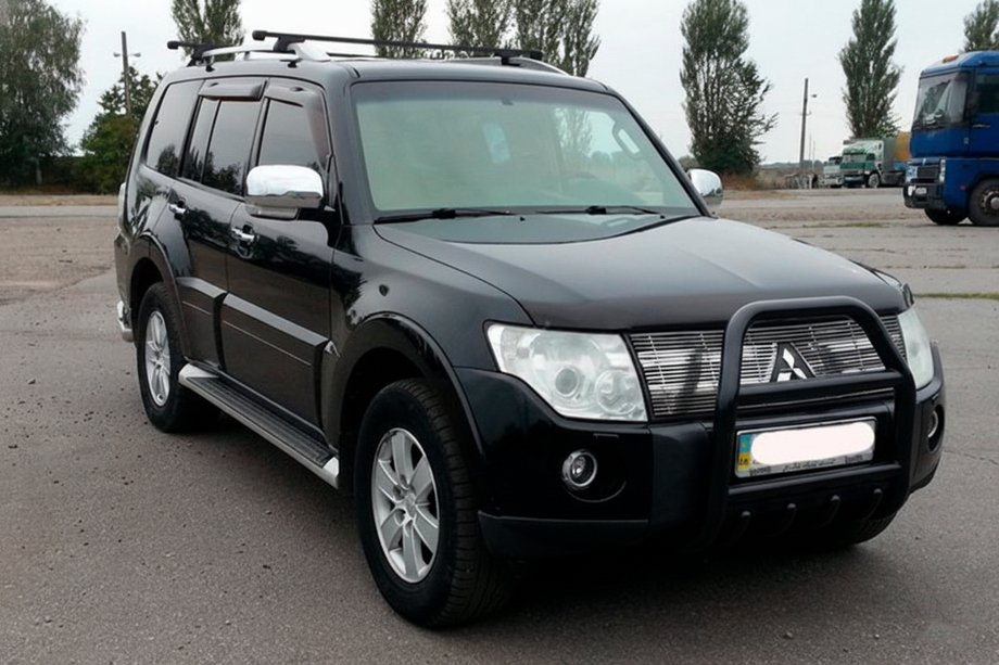 Mitsubishi Pajero Wagon III 1999–2006 Frontbåge (bullbar) QT007 Black (rostfritt stål) Image