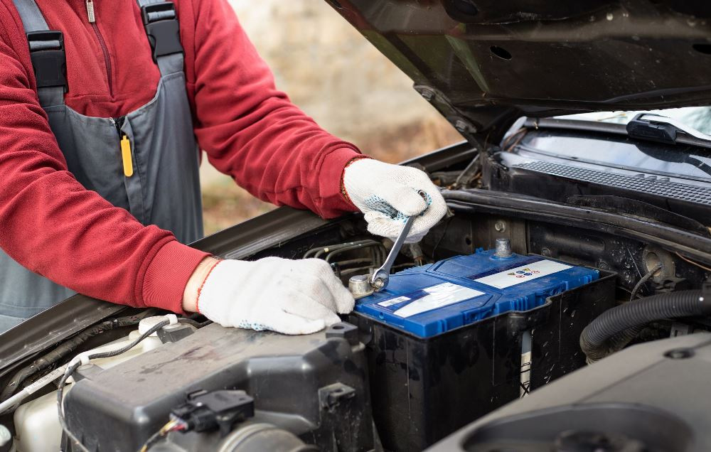 Så förbereder du bilbatteriet inför frost: förberedelseguide