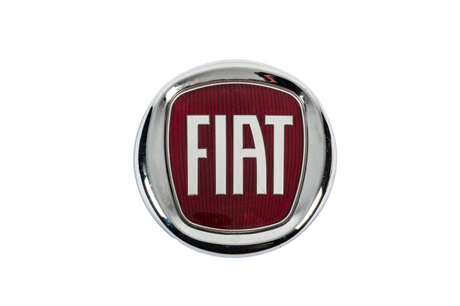 Fiat Emblem (röd, med fäste) 120 mm Image