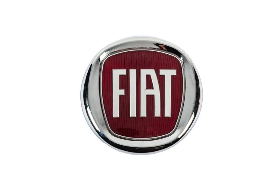 Fiat Emblem (röd, med fäste) Image