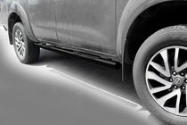 Nissan Navara/NP300 2016– Sidorör Black (2 st., rostfritt) foto 1