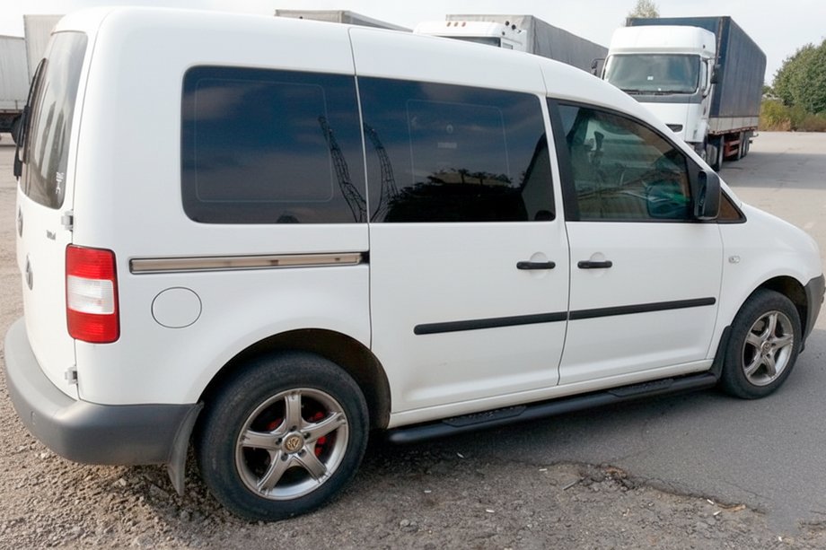 Volkswagen Caddy 2004–2010 Sidorör BB001 Black (2 st., rostfritt stål) Ø60, Maxi-version Foto 2
