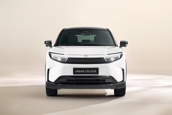 Test av Toyota Urban Cruiser 2025: Kompakt elektrisk crossover för Europa