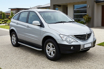SsangYong Action 2005–2018 Sidosteg Tayga Grey (2 st, aluminium) foto 1