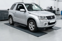 Suzuki Grand Vitara 2005–2017 Sidosteg Bosphorus Black (2 st, aluminium) foto 1