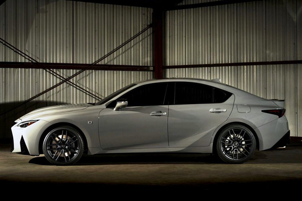 Lexus IS 500: kraftfull sportsedan med atmosfärisk V8 Foto 2