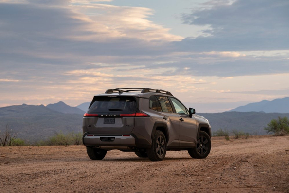 Test av Toyota RAV4 Woodland: äventyrsinriktad crossover med hybriddrift Foto 4