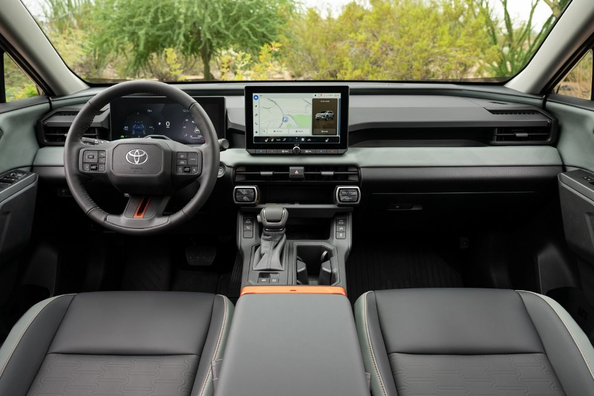Test av Toyota RAV4 Woodland: äventyrsinriktad crossover med hybriddrift Foto 5