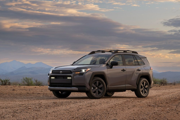 Test av Toyota RAV4 Woodland: äventyrsinriktad crossover med hybriddrift Foto 1