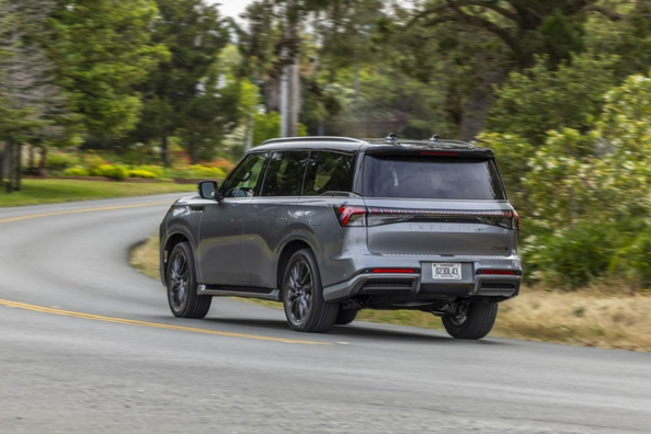 Infiniti QX80 andra generationen: tekniska specifikationer, utrustningsnivåer, bilder Foto 4